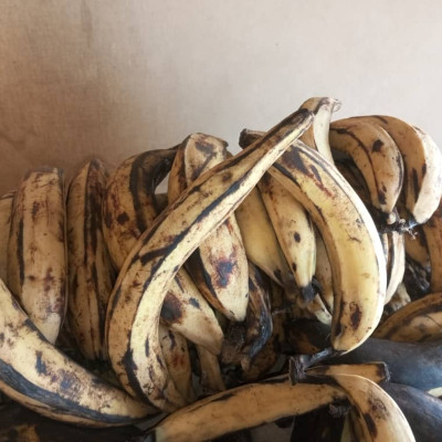 Banane plantin demi Kg