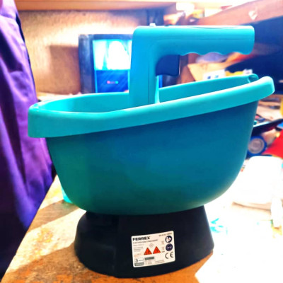 Epandeur d'engrais motorisé